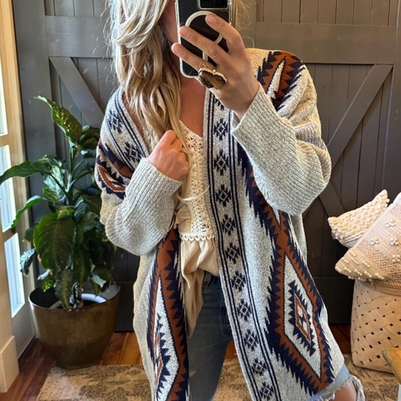 New Aztec Yellowstone Blanket Cardigan Sweater Western Southwest Grey Rodeo Boho - Picture 2 of 9